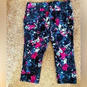 LIVI Active Wear- Multicolor Capri Leggings